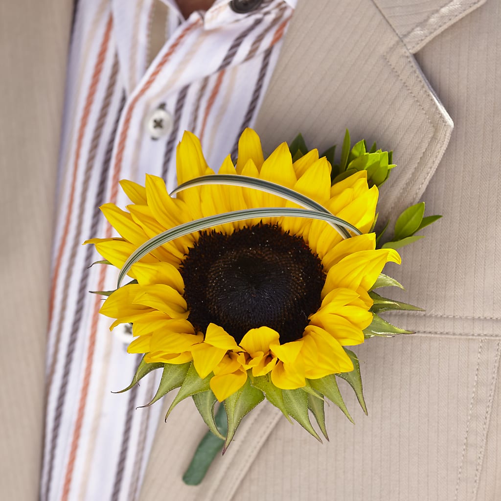 Free Spirit Boutonniere – ANTOSZYK'S GARDEN CENTER & FLORIST SHOP, Butler PA