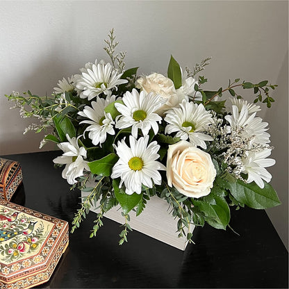 Fresh Linen Box Bouquet – ANTOSZYK'S GARDEN CENTER & FLORIST SHOP, Butler PA