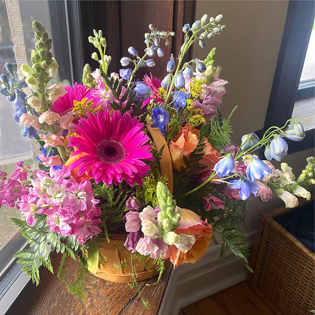Garden of Life Basket – ANTOSZYK'S GARDEN CENTER & FLORIST SHOP, Butler PA